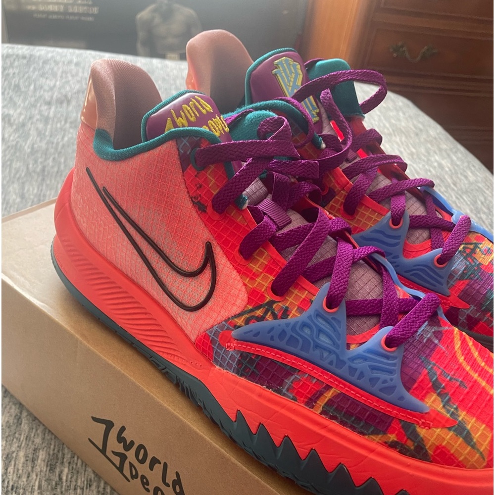 Kyrie Low 4 EP '1 World 1 People | Size 11
